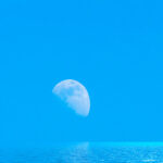 MOCKUP_0051_28000570_moon-over-the-blue-wide-sea_AOAY2277